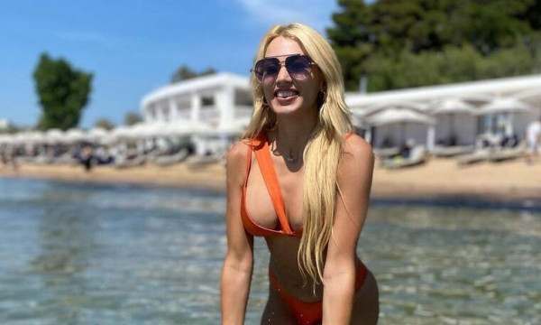 Κωνσταντίνα Σπυροπούλου: Πόζαρε με το μπικίνι της και μοίρασε εγκεφαλικά
