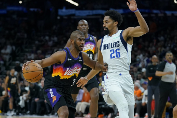 NBA: Οι Σανς διέλυσαν τους Μάβερικς και έκαναν το 2-0