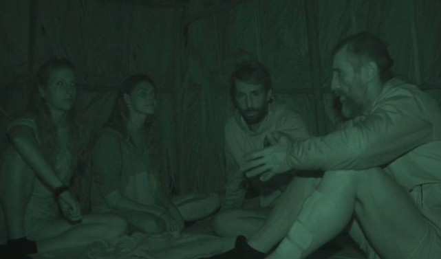 Survivor: Ξέφυγε η κατάσταση – «Είσαι ένας τιποτένιος κλέφτης»