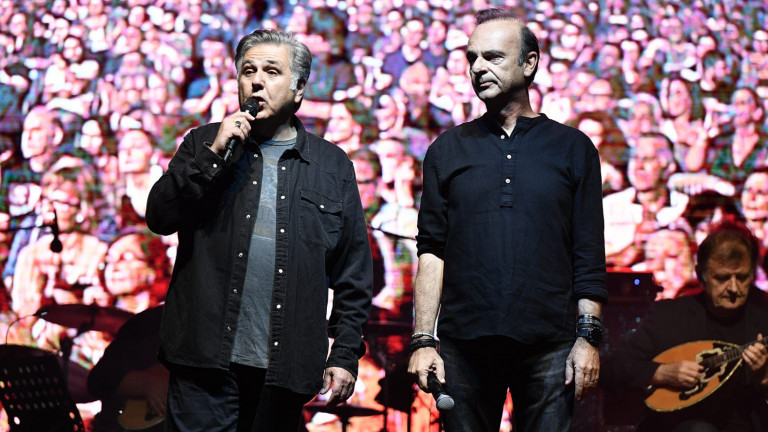 Πλήθος κόσμου στη μεγάλη συναυλία – αφιέρωμα στον Δημήτρη Μητροπάνο