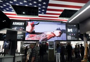 Τέξας: «Δεν μπορείτε να κατηγορείτε το όπλο» για τη σφαγή, λένε οι υπέρμαχοι της οπλοκατοχής