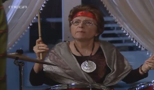 «Κόβεται το σεξ;» – Ατάκες από σειρές του MEGA που έγιναν σύνθημα και έγραψαν ιστορία