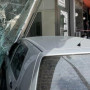 Θεσσαλονίκη: Αυτοκίνητο «καρφώθηκε» σε βιτρίνα καταστήματος