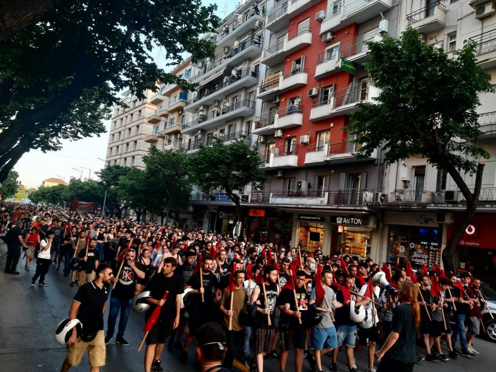 Θεσσαλονίκη: Μαζική πορεία φοιτητών στο κέντρο της πόλης «ενάντια στην αστυνομοκρατία στο ΑΠΘ»