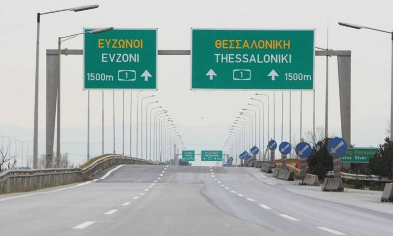 Μαγνησία: Σταμάτησε στη ΛΕΑ για να μιλήσει στο κινητό και εμβολίστηκε από άλλο αυτοκίνητο