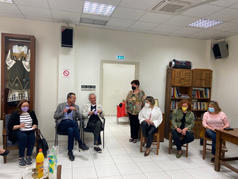 Οι ηλικιωμένοι στέλνουν μαζικά αιτήματα φιλίας