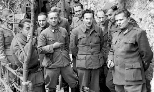 Γιόζιπ Τίτο: Ο εφιάλτης των ναζί – Οι 7 απόπειρες εναντίον του που διέταξε ο Χίτλερ και η σχέση του με τον Στάλιν