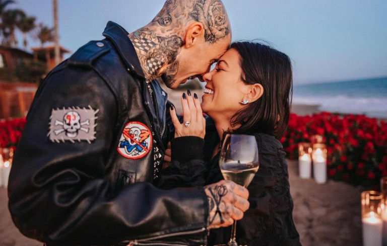 Κόρτνεϊ Καρντάσιαν: Σάλος με τις δηλώσεις για το πώς μπορεί να μείνει έγκυος – «Πρέπει να καταπίνω το σπέρμα του Μπάρκερ»