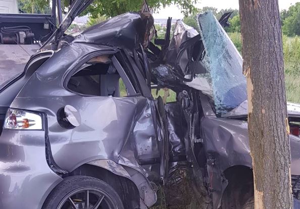 Πτολεμαΐδα: Στο νοσοκομείο οδηγός ΙΧ μετά από σοβαρό τροχαίο- Εικόνες σοκ από το διαλυμένο αυτοκίνητο