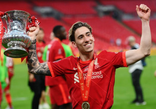 Φαν Ντάικ: «Το άξιζε ο Τσιμίκας, δουλεύει σκληρά»