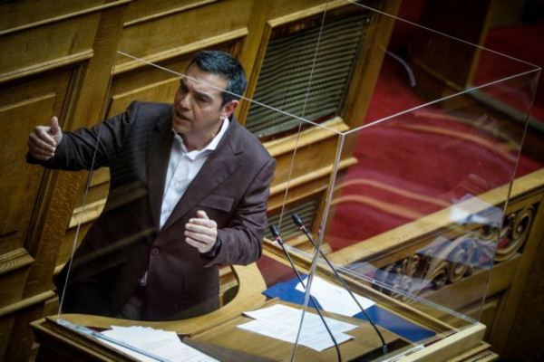 Τσίπρας: Ο κλιματικός νόμος «παράθυρο ευκαιρίας για τα συμφέροντα» – Δεσμεύει τη χώρα από το εισαγόμενο φυσικό αέριο