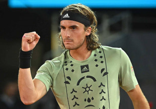 «Ατσάλινος» Τσιτσιπάς, πέρασε στα ημιτελικά (2-1)