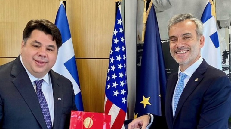 Ο… Μπαϊντενίδης, το τζουκ- μποξ και τα μανικετόκουμπα