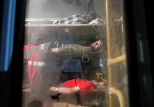 Ουκρανία: Πάνω από 260 ουκρανοί στρατιωτικοί εγκατέλειψαν το Αζοφστάλ – Ανάμεσά τους 53 τραυματίες