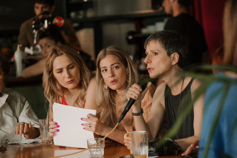 «Δεν είμαστε χομπίστες, είμαστε εργαζόμενοι»: Όλες οι γενιές τραγουδιστών ένωσαν την φωνή τους