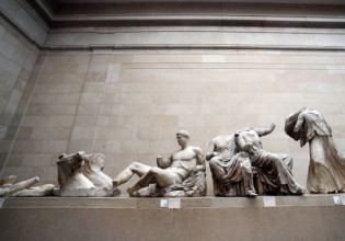 Γλυπτά Παρθενώνα: «Ανασύρθηκαν από τα ερείπια, δεν αφαιρέθηκαν βίαια» λέει το Bρετανικό Mουσείο
