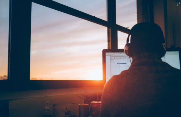 Έρευνα: Το 64% των εργαζομένων σκέφτεται να παραιτηθεί παρά να επιστρέψει στο γραφείο full time