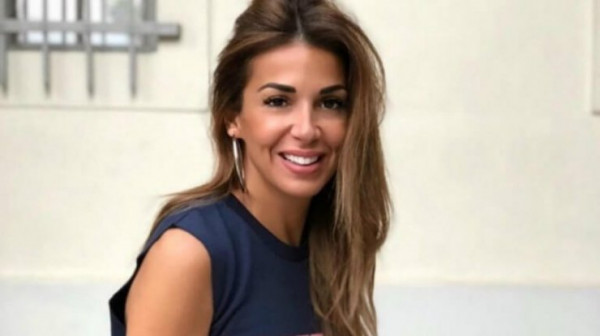 Ελένη Χατζίδου για γνωστό τραγουδιστή: «Ένιωσα το χέρι του στον πωπό μου»