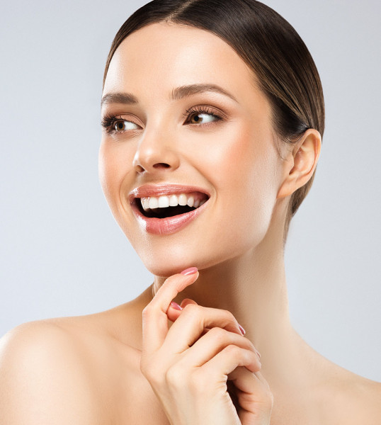 4 καλλυντικά που δεν πρέπει να λείπουν από τις εξορμήσεις σας