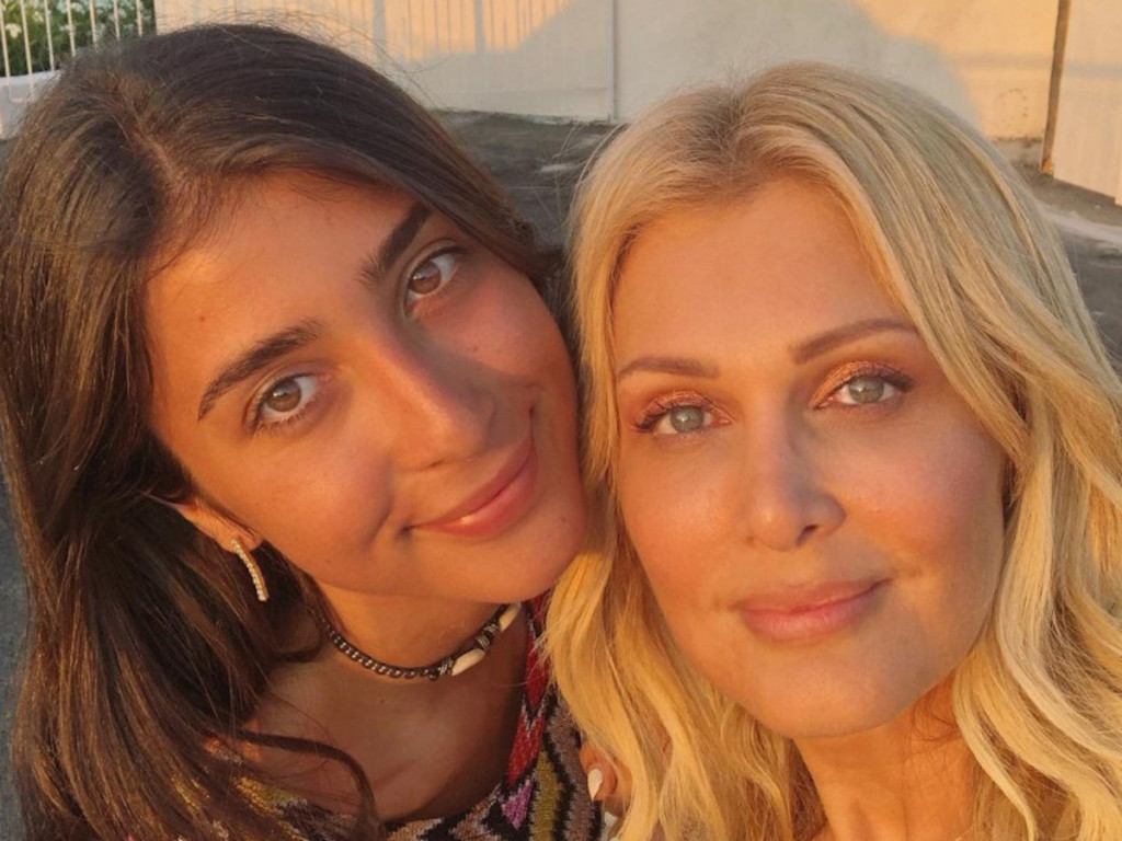 Η κόρη της Νατάσας Θεοδωρίδου τρύπωσε στην ντουλάπα της μαμάς της και βρήκε ένα vintage θησαυρό