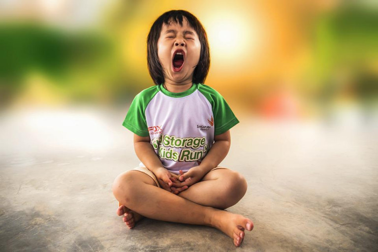 Γιατί χασμουριόμαστε; Βιολόγοι ρίχνουν νέα θεωρία στο τραπέζι