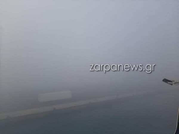 Χανιά: Χάθηκε στην ομίχλη η πόλη – Άργησαν να δέσουν τα πλοία στη Σούδα