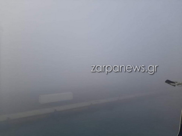 Χανιά: Χάθηκε στην ομίχλη η πόλη – Άργησαν να δέσουν τα πλοία στη Σούδα