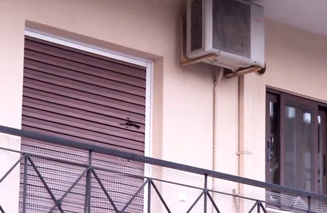 Ζεφύρι: Τρόμος από «αδέσποτη» σφαίρα σε μπαλκόνι σπιτιού