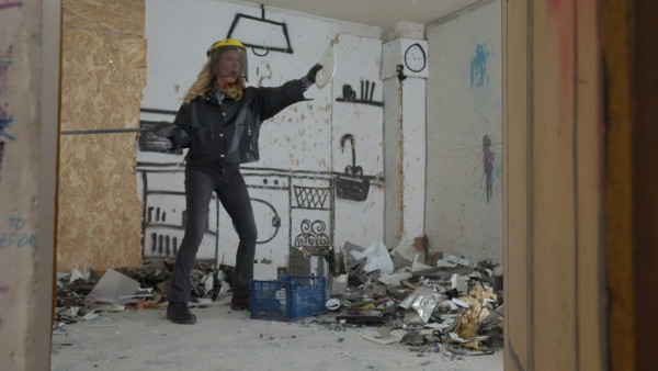 «Night Out»: Η Εβελίνα Παπούλια σε δωμάτιο πανικού, τα σπάει όλα αλλά δηλώνει…«κοτάρα»