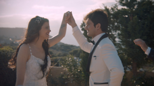 Συμπέθεροι απ’ τα Τίρανα: Το τελευταίο επεισόδιο φέρνει τη λύτρωση από το ψέμα με έναν γάμο