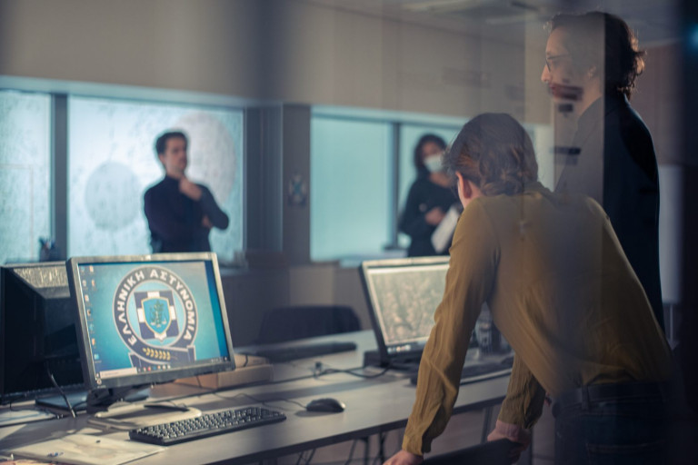 «Σιωπηλός Δρόμος»: Ξετυλίγει ξανά τη μυστηριώδη ιστορία του κάθε Δευτέρα και Τρίτη στο Mega