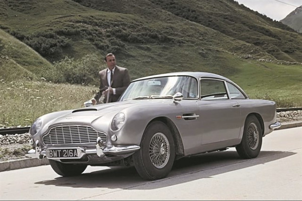H Aston Martin, η Ferrari και ο «νέος 007»