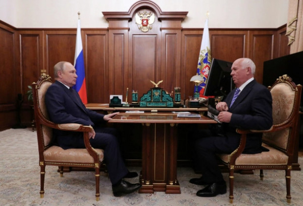 Βλαντιμίρ Πούτιν: Η τρομακτική φωτογραφία που έβαλε «φωτιά» στις φήμες για τον καρκίνο