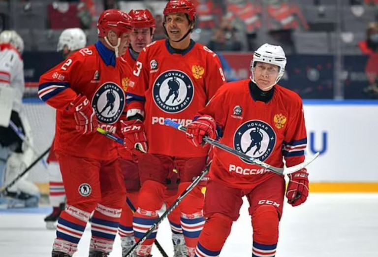 Βλαντιμίρ Πούτιν: «Φουντώνουν» οι φήμες για την υγεία του – Έχασε τον αγαπημένο του αγώνα χόκεϊ