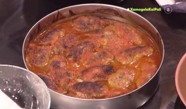 Ο Γκίκας Ξενάκης ετοιμάζει λαχταριστά σουτζουκάκια με πουρέ μελιτζάνας