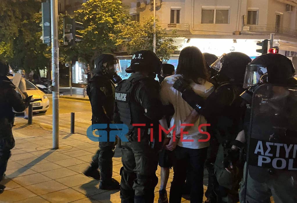 Θεσσαλονίκη: Στον εισαγγελέα οι συλληφθέντες από τα επεισόδια μέσα και έξω από το ΑΠΘ – Τρεις συγκεντρώσεις