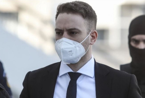 Guardian: «Η ώρα της κρίσης για τον ναρκισσιστή Μπάμπη Αναγνωστόπουλο»