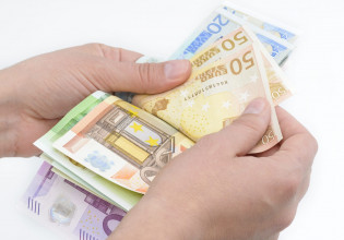 Μπροστά στην έκρηξη του πληθωρισμού: Aμηχανία και αλλαγή πορείας για κυβερνήσεις και κεντρικές τράπεζες