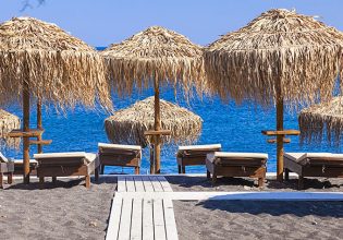 Κρήτη: Ζευγάρι κοιμήθηκε στην παραλία και η γυναίκα αγνοείται