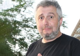 Οι πρώτες εικόνες από το άδειο μαγαζί του Στάθη Παναγιωτόπουλου στην Αλόννησο – «Βαράει» μύγες