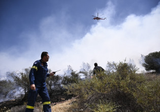 Καλλιάνος: Είχαμε προειδοποιήσει για ισχυρούς ανέμους – Μακάρι να έχει αίσιο τέλος η φωτιά στη Βούλα