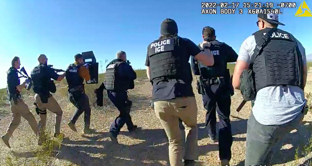 Η στιγμή που ελεύθερος σκοπευτής πετυχαίνει απαγωγέα που κρατούσε μωρό – «Έχουμε μία ευκαιρία»