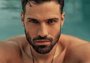 Κωνσταντίνος Αργυρός: «Βάζει» φωτιές με νέα φωτογραφία στο Instagram – Γυμνός στο κρεβάτι