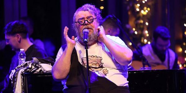 Ο Σταμάτης Κραουνάκης στο Θέατρο Άλσος για μια μοναδική εμφάνιση