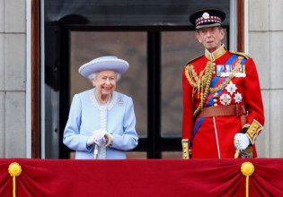 Η γιορτή της βασίλισσας Ελισάβετ μέσα από 10+1 εικόνες