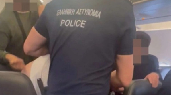 Χαμός σε πτήση από Λονδίνο προς Κρήτη: Αδέρφια πλακώθηκαν επειδή ο ένας… ούρησε στον άλλο
