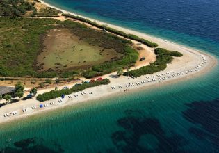 Άγιος Δημήτριος: Μια από τις πιο όμορφες παραλίες της Αλοννήσου