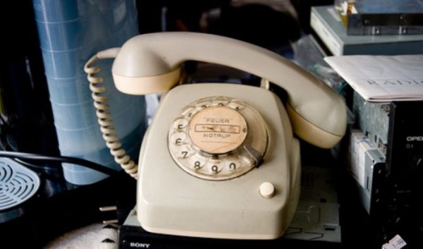 «Πάρε το μηδέν» – 20 φράσεις που δεν θα ξαναπούμε ποτέ στη ζωή μας