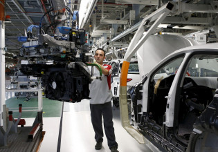 Κλιματική αλλαγή: Η στροφή των αυτοκινητοβιομηχανιών στα ακριβότερα μοντέλα απειλεί των πλανήτη