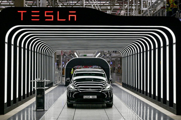 Tesla: Βουτιά στο χρηματιστήριο μετά την προειδοποίηση του Μασκ για απολύσεις